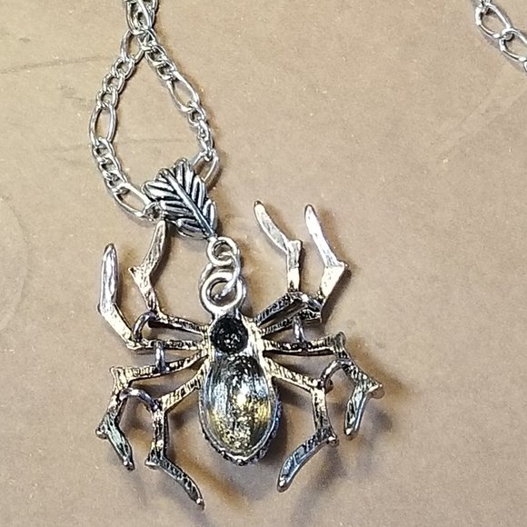 Gothic Spider Necklace   Unisex - Picture 3 of 4
